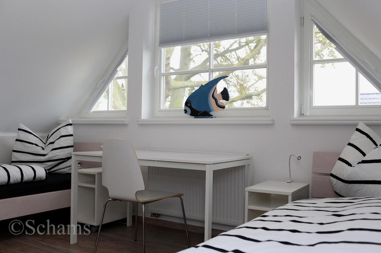 Ostseelagune Zingst, Exklusive Dhh, Strandnah, Sauna, Kamin, 3 Sz, 2 Baeder, Glasfaser, Haustierfrei, Garten Mit Suedterrasse, E-Ladesaeule, 2 Stellplaetze, Strandkorb, Fahrradschuppen, Waschmaschine, Trockner, Nichtraucher Bagian luar foto