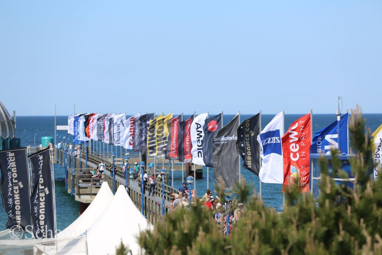 Ostseelagune Zingst, Exklusive Dhh, Strandnah, Sauna, Kamin, 3 Sz, 2 Baeder, Glasfaser, Haustierfrei, Garten Mit Suedterrasse, E-Ladesaeule, 2 Stellplaetze, Strandkorb, Fahrradschuppen, Waschmaschine, Trockner, Nichtraucher Bagian luar foto