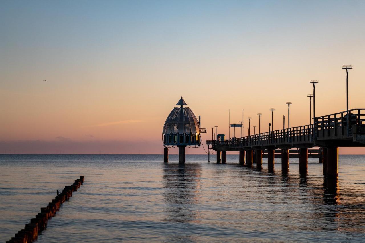 Ostseelagune Zingst, Exklusive Dhh, Strandnah, Sauna, Kamin, 3 Sz, 2 Baeder, Glasfaser, Haustierfrei, Garten Mit Suedterrasse, E-Ladesaeule, 2 Stellplaetze, Strandkorb, Fahrradschuppen, Waschmaschine, Trockner, Nichtraucher Bagian luar foto