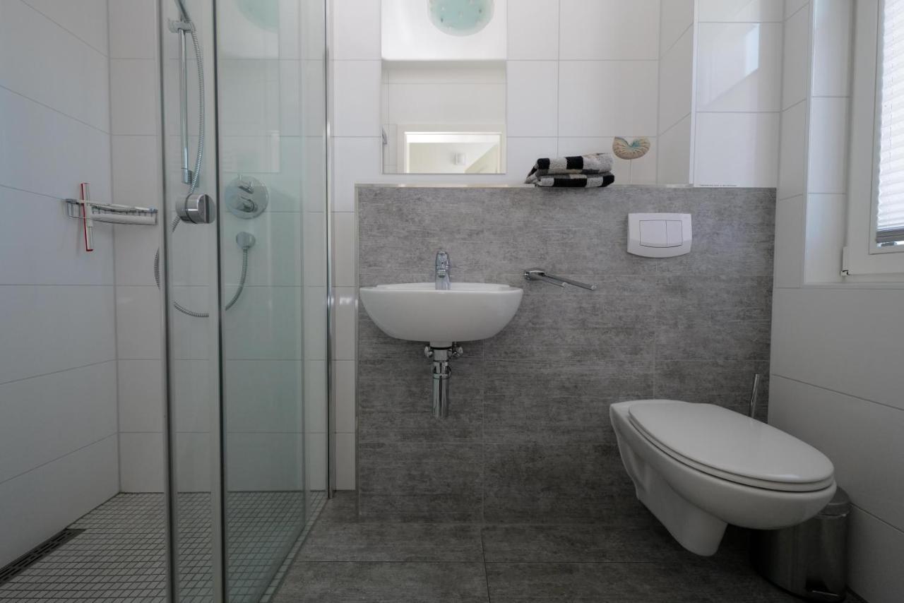 Ostseelagune Zingst, Exklusive Dhh, Strandnah, Sauna, Kamin, 3 Sz, 2 Baeder, Glasfaser, Haustierfrei, Garten Mit Suedterrasse, E-Ladesaeule, 2 Stellplaetze, Strandkorb, Fahrradschuppen, Waschmaschine, Trockner, Nichtraucher Bagian luar foto