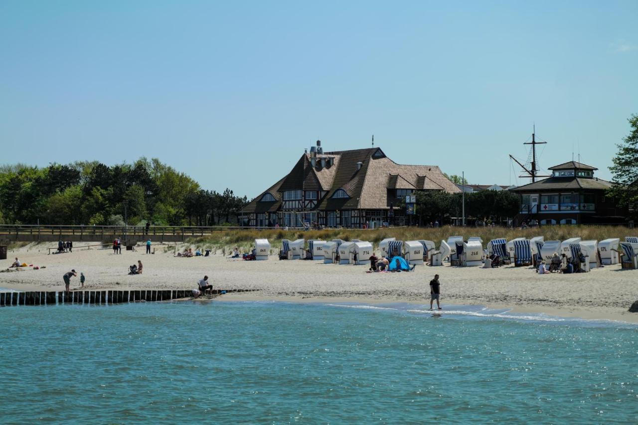 Ostseelagune Zingst, Exklusive Dhh, Strandnah, Sauna, Kamin, 3 Sz, 2 Baeder, Glasfaser, Haustierfrei, Garten Mit Suedterrasse, E-Ladesaeule, 2 Stellplaetze, Strandkorb, Fahrradschuppen, Waschmaschine, Trockner, Nichtraucher Bagian luar foto