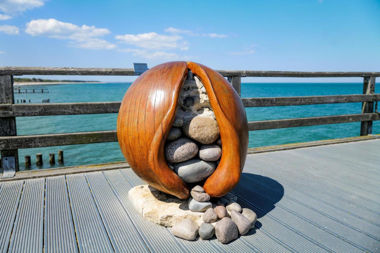 Ostseelagune Zingst, Exklusive Dhh, Strandnah, Sauna, Kamin, 3 Sz, 2 Baeder, Glasfaser, Haustierfrei, Garten Mit Suedterrasse, E-Ladesaeule, 2 Stellplaetze, Strandkorb, Fahrradschuppen, Waschmaschine, Trockner, Nichtraucher Bagian luar foto