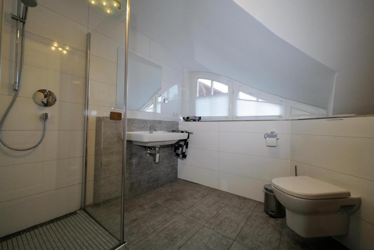 Ostseelagune Zingst, Exklusive Dhh, Strandnah, Sauna, Kamin, 3 Sz, 2 Baeder, Glasfaser, Haustierfrei, Garten Mit Suedterrasse, E-Ladesaeule, 2 Stellplaetze, Strandkorb, Fahrradschuppen, Waschmaschine, Trockner, Nichtraucher Bagian luar foto